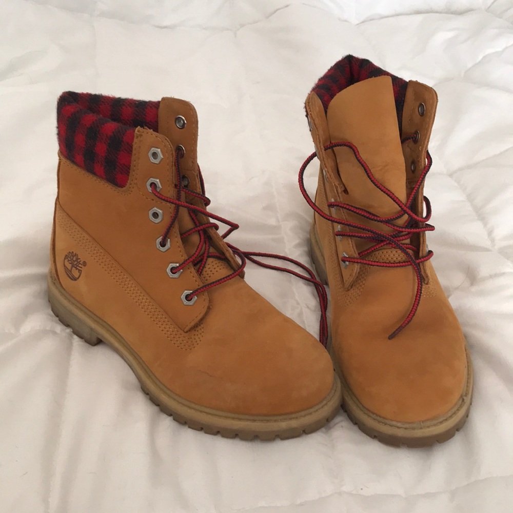 Women’s Timberland boots EXCELLENT condition!!